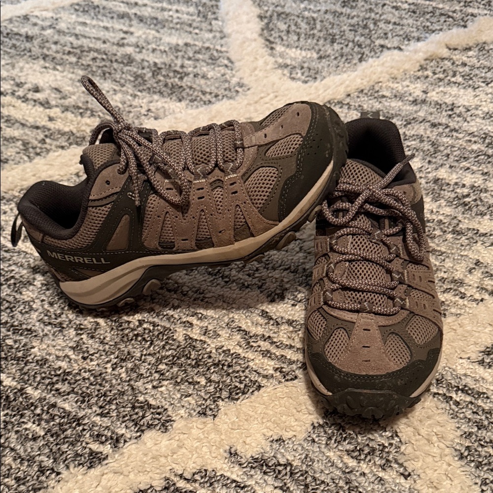 Merrell Women's Gray and Black Sneakers